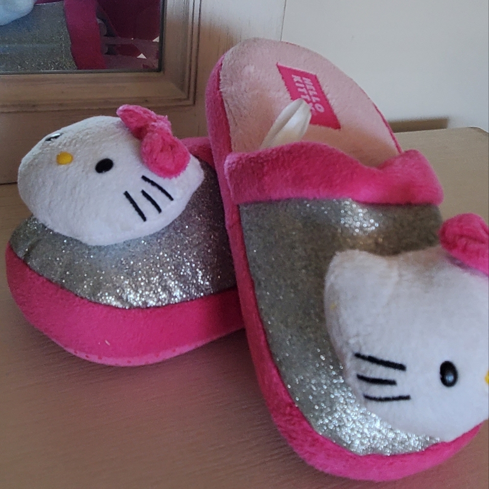 HELLO KITTY SAMRIO GIRLS SLIPPERS SZ 2-3 - Picture 8 of 11